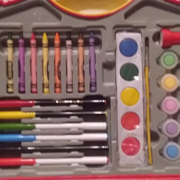Crayola Amazing Art Case - Picture 3 of 5